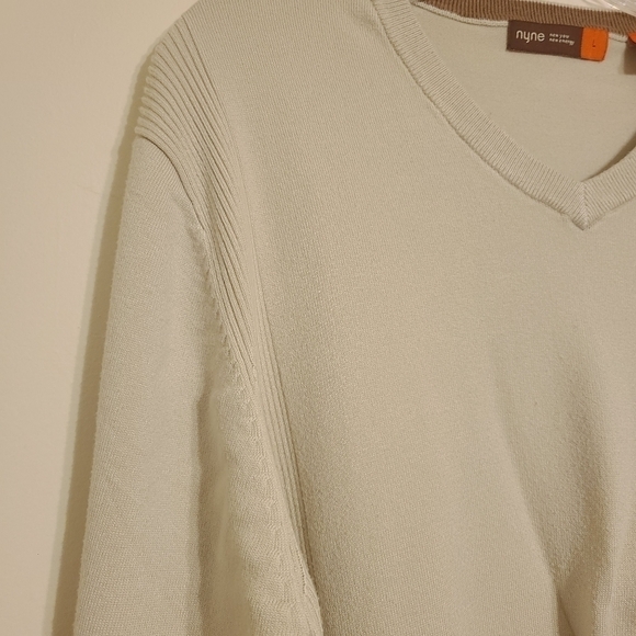 New You New Energy | Men's Classic Tan/ Cream V-Neck Sweater (Size Large) - Picture 7 of 11